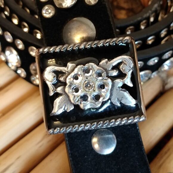 NWOT Black Suede Large Diamond Rhinestones Intricate Silver Embellished Buckle M - Picture 14 of 15